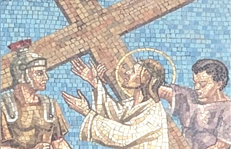 Notre chemin de croix : Jésus est chargé de sa croix